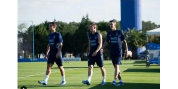 Di Maria plaatst foto's van de training van het nationale team terwijl het team Brazilië en Uruguay uitdaagt